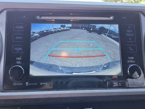 Used 2017 Toyota Tacoma TRD Off-Road w/ Tow Package (A/T) AWD/4WD image 29