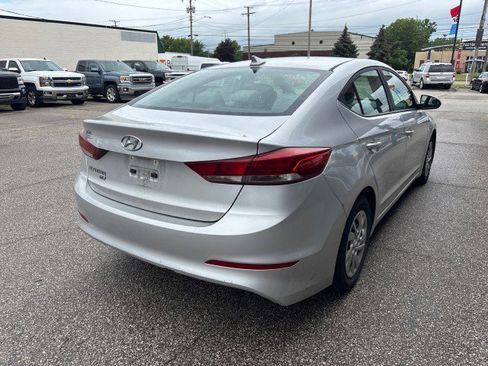 Used 2017 Hyundai Elantra SE image 5