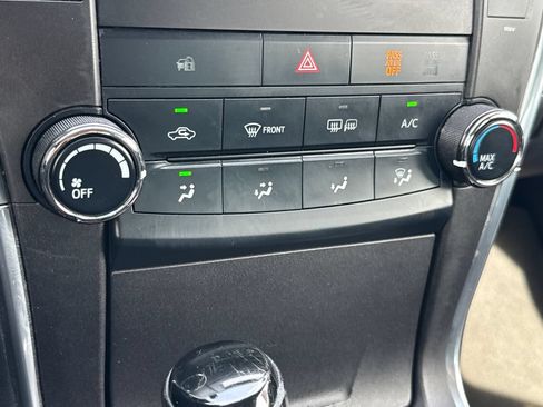 Used 2017 Toyota Camry SE FWD image 21