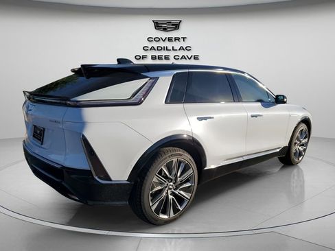 New 2026 Cadillac Lyriq Signature Luxury image 9