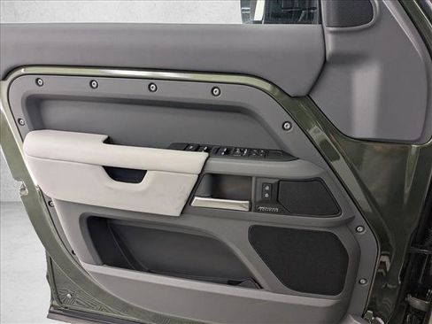 New 2026 Land Rover Defender 130 X-Dynamic SE image 15