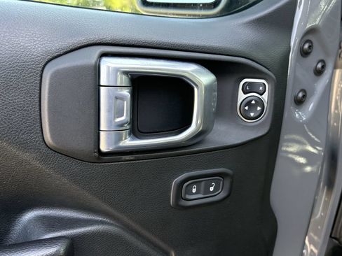 Used 2021 Jeep Wrangler Unlimited Sport AWD/4WD image 11