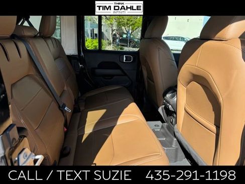 Used 2022 Jeep Wrangler Unlimited Sahara w/ Cold Weather Group AWD/4WD image 16