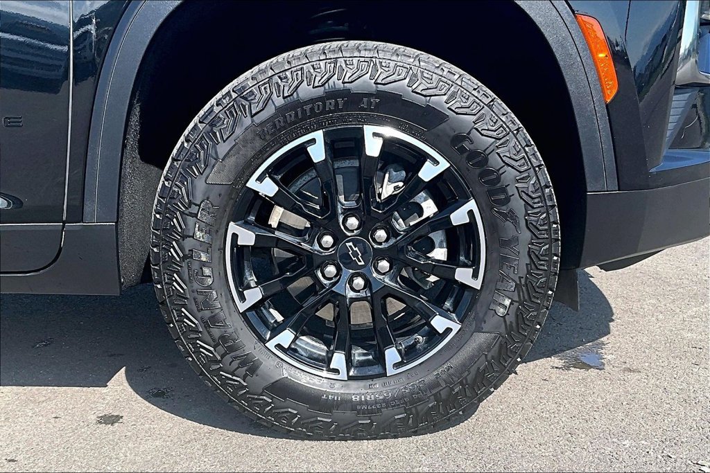 Used 2024 Chevrolet Traverse Z71 w/ LPO, Floor Liner Package AWD/4WD image 9