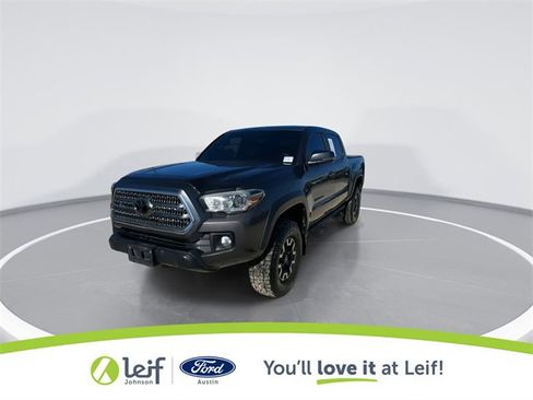 Used 2017 Toyota Tacoma TRD Off-Road image 4