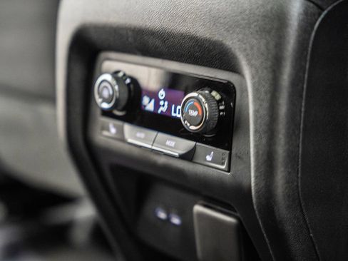 Used 2024 Chevrolet Traverse RS FWD image 36