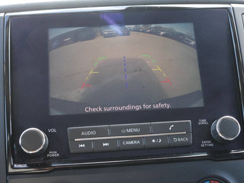 Used 2024 Nissan Titan SV image 22