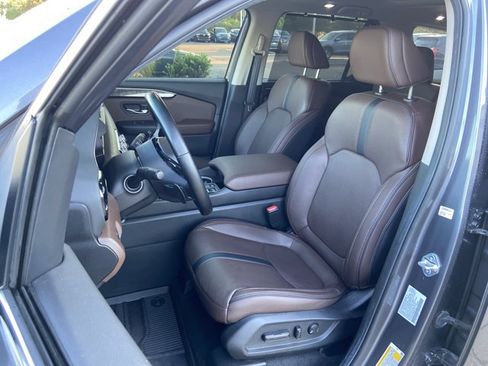 Used 2025 Honda Pilot Elite image 18