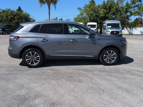 Used 2023 Lincoln Nautilus AWD image 2