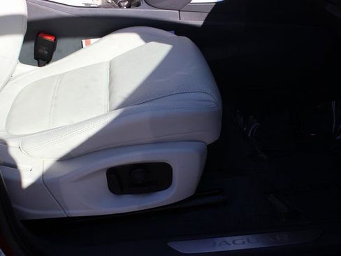 Used 2020 Jaguar E-PACE SE image 31