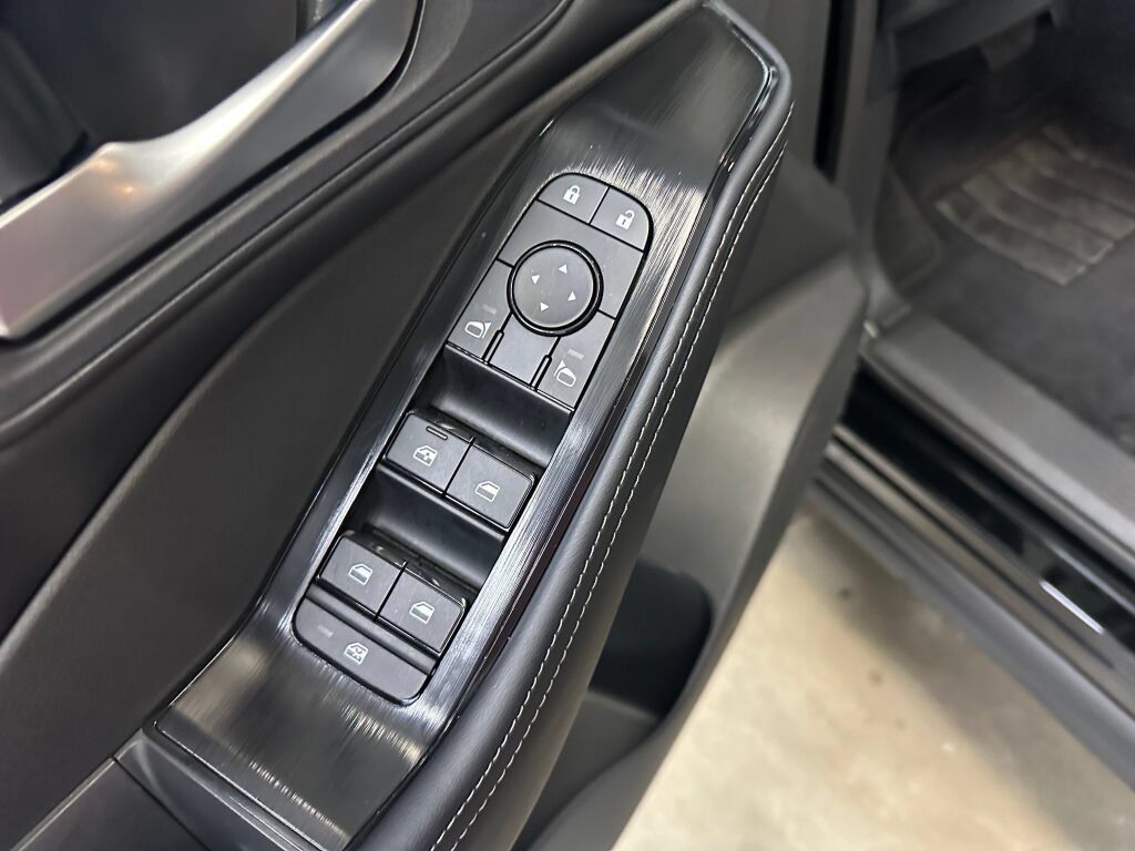 Used 2026 Nissan Rogue SV AWD/4WD image 9