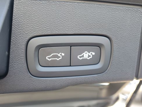 Used 2024 Volvo XC60 B5 Core image 11