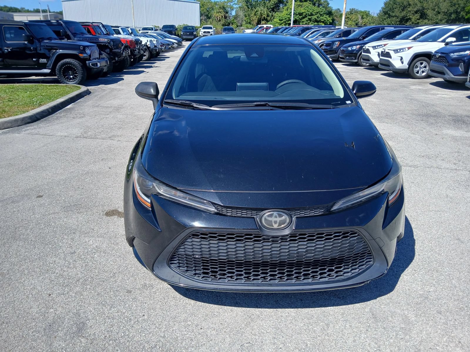 Used 2020 Toyota Corolla LE FWD image 2
