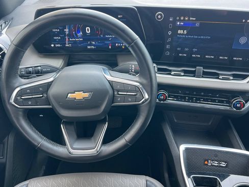 Used 2025 Chevrolet Equinox LT w/ Convenience Package II AWD/4WD image 11