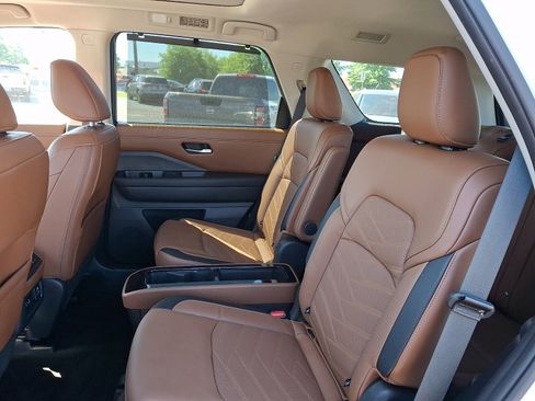 Certified 2023 Nissan Pathfinder Platinum AWD/4WD image 11