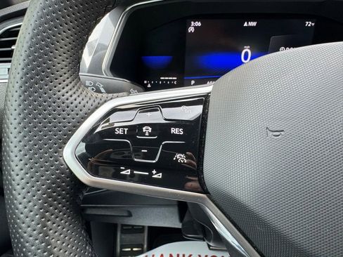 Used 2022 Volkswagen Tiguan SE R-Line image 19