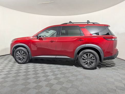 Used 2022 Nissan Pathfinder SV w/ SV Premium Package AWD/4WD image 4