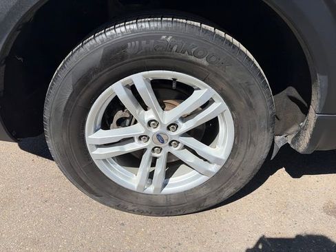 Used 2022 Ford Explorer XLT image 16