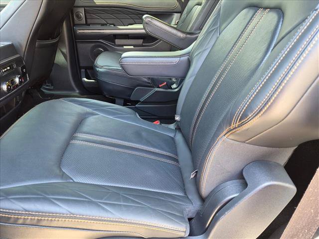 Used 2023 Ford Expedition Platinum RWD image 19