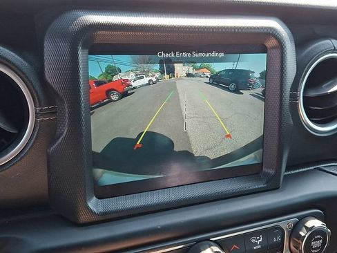 Used 2021 Jeep Wrangler Unlimited Sahara AWD/4WD image 19