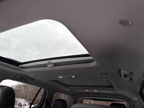 Used 2022 GMC Acadia AT4 w/ Technology Package image 22