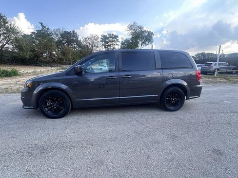Used 2019 Dodge Grand Caravan GT FWD image 3