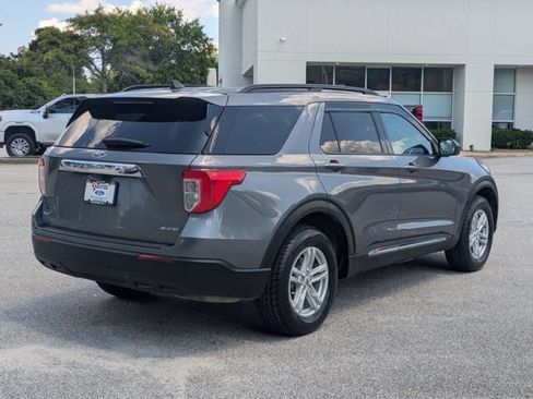 Used 2024 Ford Explorer XLT AWD/4WD image 3