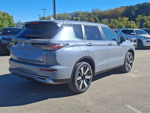 New 2025 Mitsubishi Outlander SE image 4