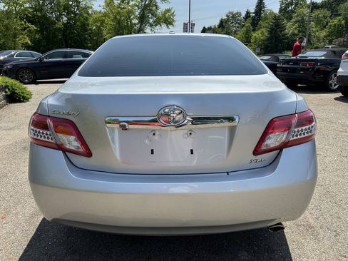 Used 2010 Toyota Camry LE FWD image 5