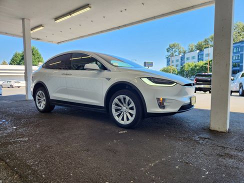 Used 2016 Tesla Model X 90D image 7