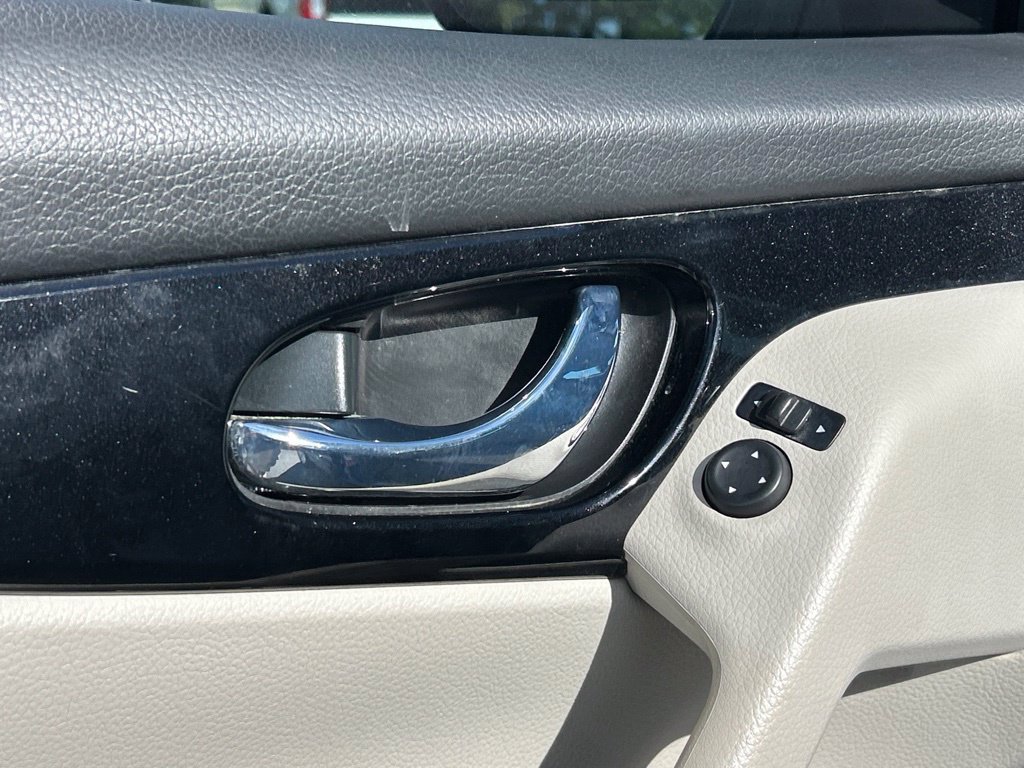 Used 2019 Nissan Rogue Sport SV FWD image 19