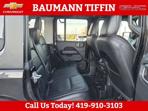 Used 2018 Jeep Wrangler Unlimited Sahara AWD/4WD image 14