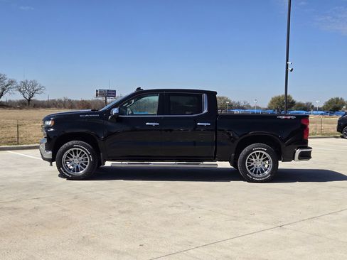 Used 2020 Chevrolet Silverado 1500 LTZ w/ LTZ Premium Package AWD/4WD image 3