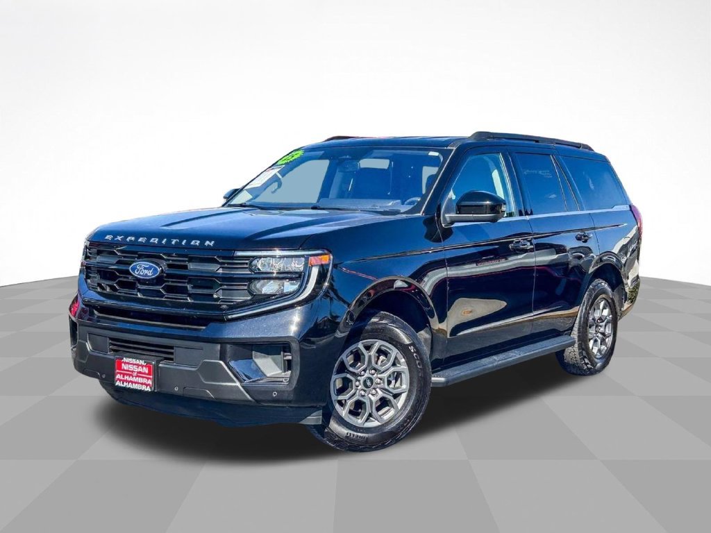 Used 2025 Ford Expedition Active RWD image 2