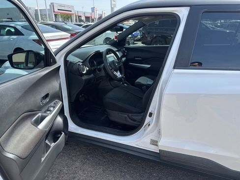 Used 2020 Nissan Kicks SV image 11