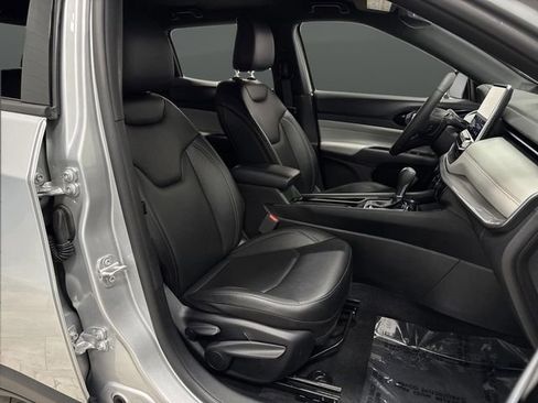 Certified 2025 Jeep Compass Limited image 28