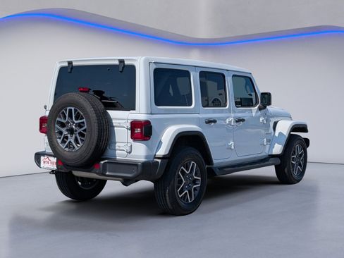 Used 2024 Jeep Wrangler Unlimited Sahara w/ Technology Group AWD/4WD image 9
