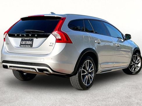Used 2018 Volvo V60 T5 Cross Country AWD/4WD image 2