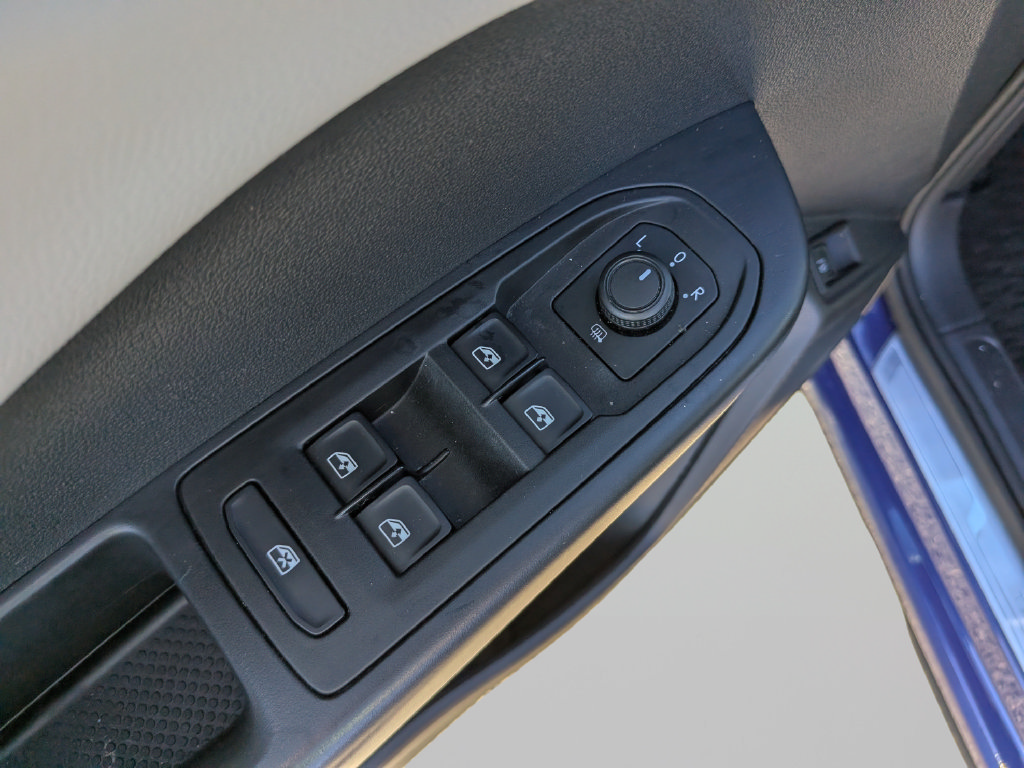 Used 2022 Volkswagen Taos SE FWD image 18