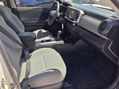Used 2017 Toyota Tacoma SR5 w/ Tow Package image 11