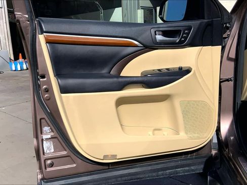 Used 2017 Toyota Highlander Limited image 20