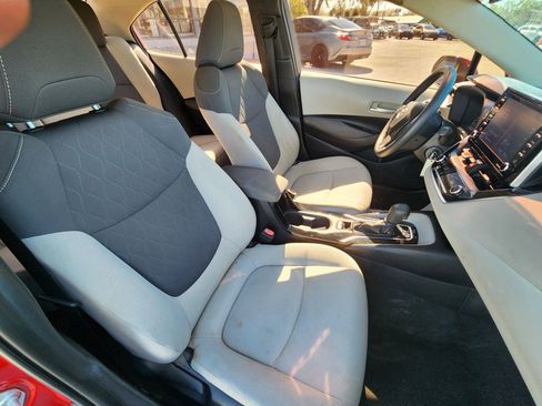 Used 2021 Toyota Corolla LE image 10