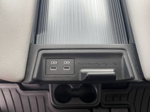 Used 2025 Toyota Sienna LE w/ LE Plus Package FWD image 24