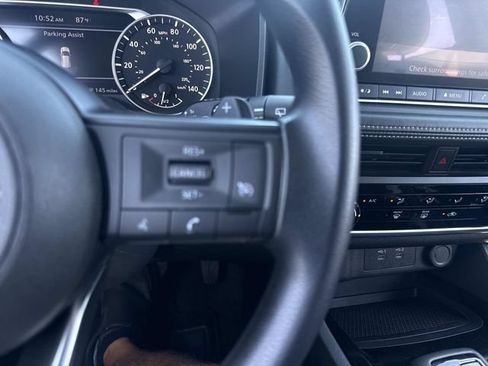 Used 2024 Nissan Rogue S FWD image 26