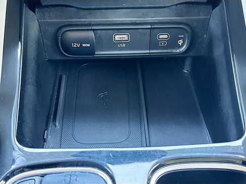 Used 2024 Kia Telluride EX w/ EX Captain's Chair Package FWD image 28
