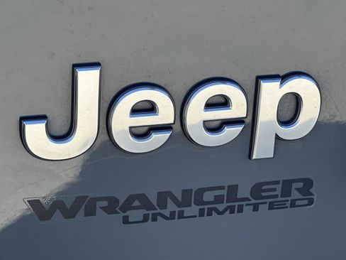 Used 2020 Jeep Wrangler Unlimited Sahara image 30