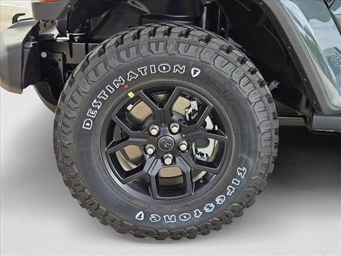 New 2025 Jeep Gladiator Willys image 10