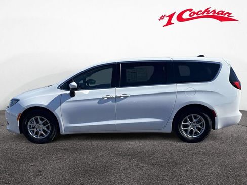 Used 2023 Chrysler Voyager LX FWD image 10