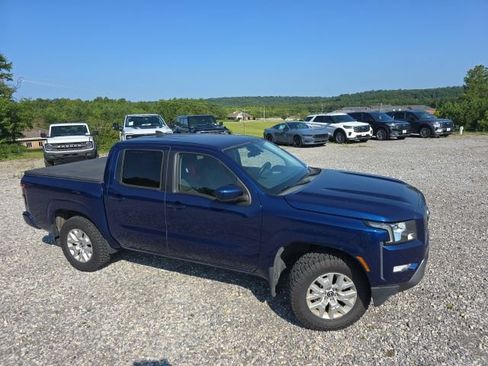 Used 2022 Nissan Frontier SV AWD/4WD image 2