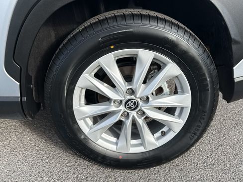 Used 2024 Toyota Corolla Cross LE image 7